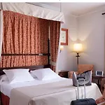 Hotel De 4*
