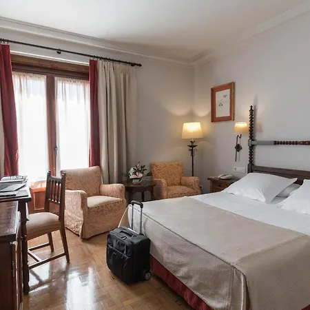 Hotel De 4*